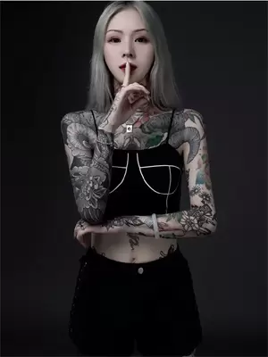 弟弟的女朋友跟我要东西